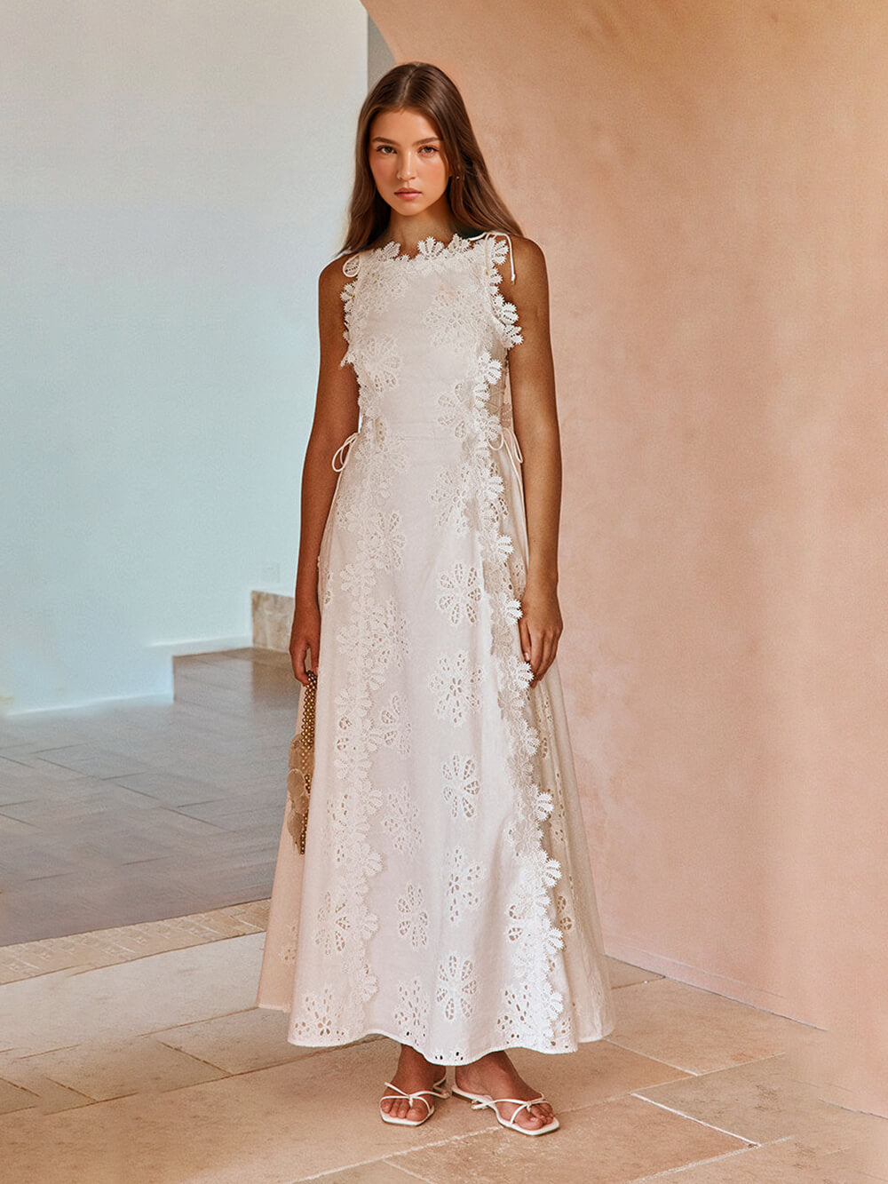 Allegra – Abito Elegante Intagliato